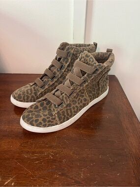 Yellow Box “Ozzie” Leopard-Pattern High-Top Sneakers in Tan and Gray size 10